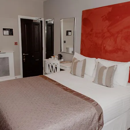 Hotel Woodlands 4*