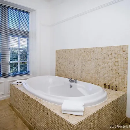 Отель Woodlands